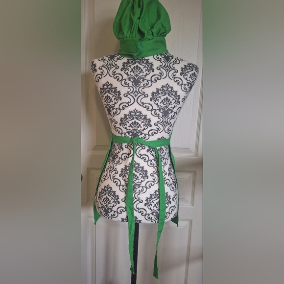 M&M's Green Kids Apron and Chef Hat Set - Picture 5 of 5